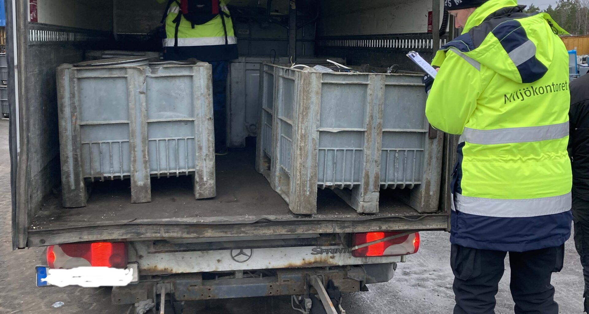 Kommunen får utbilda miljöinspektörer och specialiserade undersköterskor