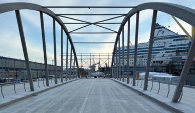 en bågbro sedd inifrån