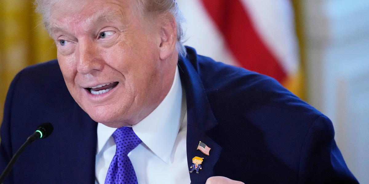 Trump låser in oljeintäkter från Venezuela