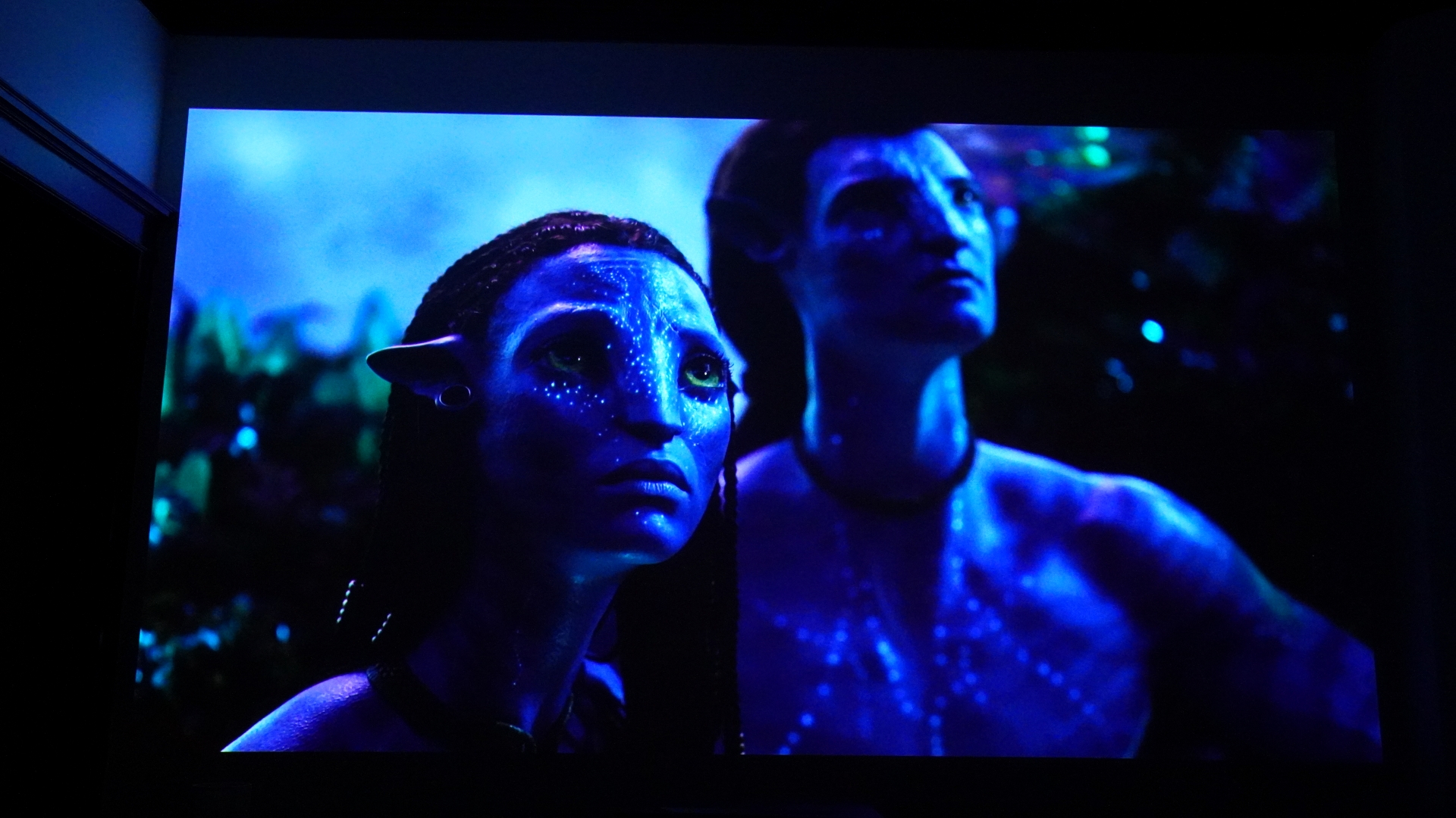 Sony Bravia-projektor 7 som visar bilder från Avatar: The Way of Water.