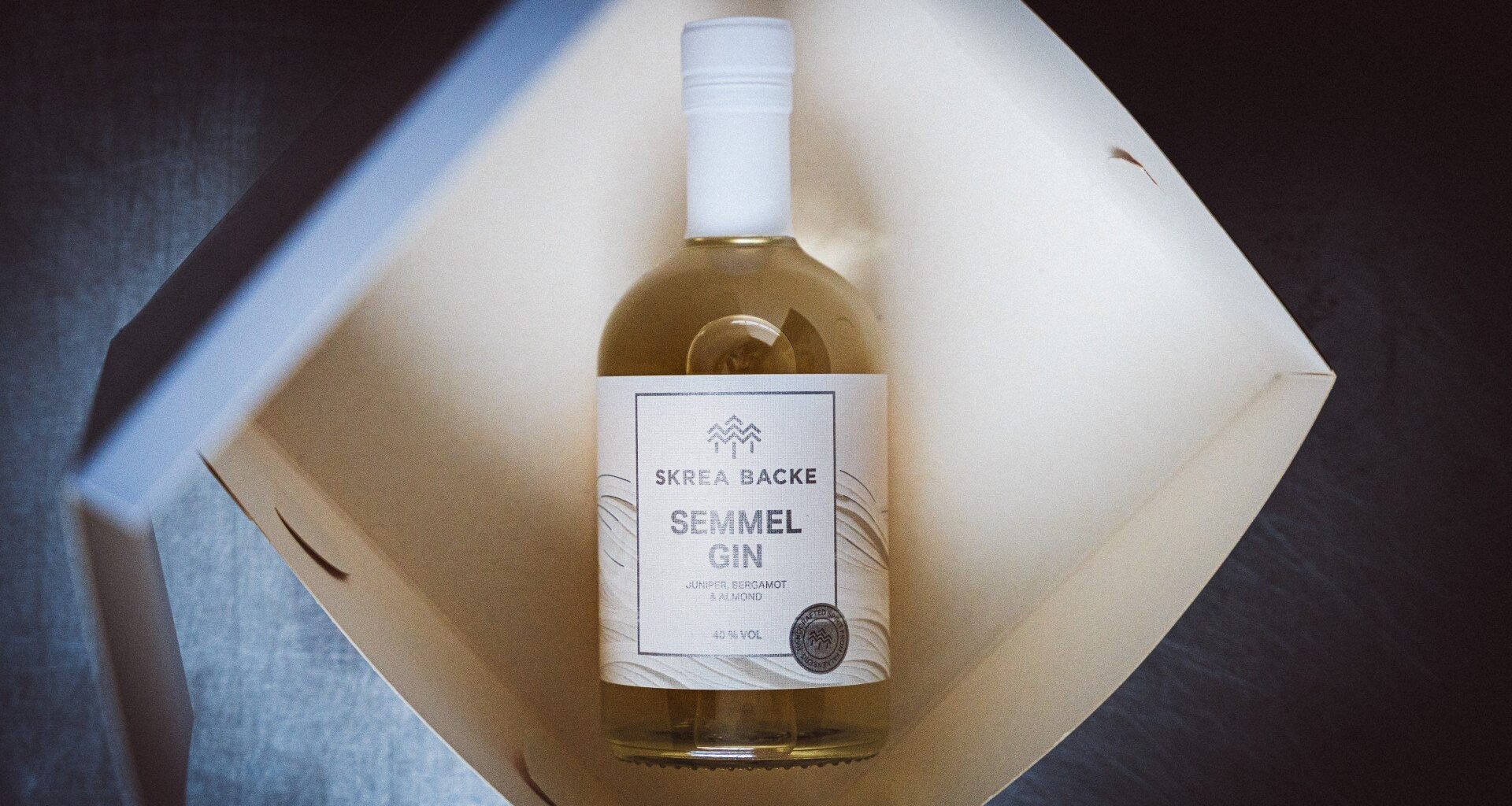 Från fika till fredagsdrink – nu lanseras Semmel Gin på Systembolaget