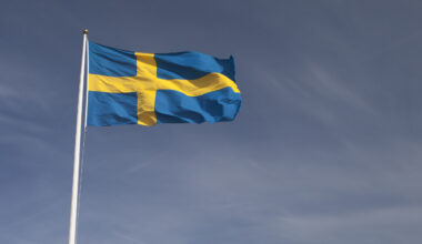 Nu kan föreningar ansöka om flagga och fana