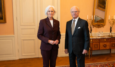 Kungen tillsammans med Acko Ankarberg Johansson, landshövding i Västmanlands län.