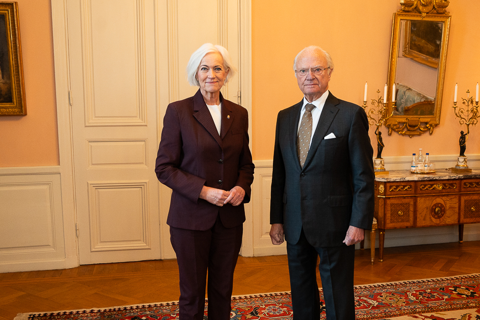 Kungen tillsammans med Acko Ankarberg Johansson, landshövding i Västmanlands län.