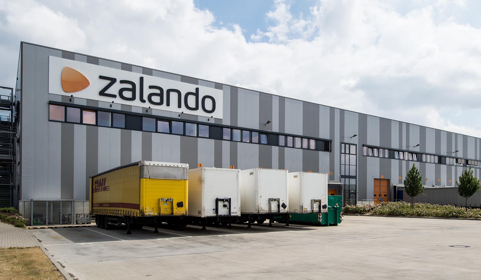 2 700 anställda får sparken - jätten lägger ner megalagret