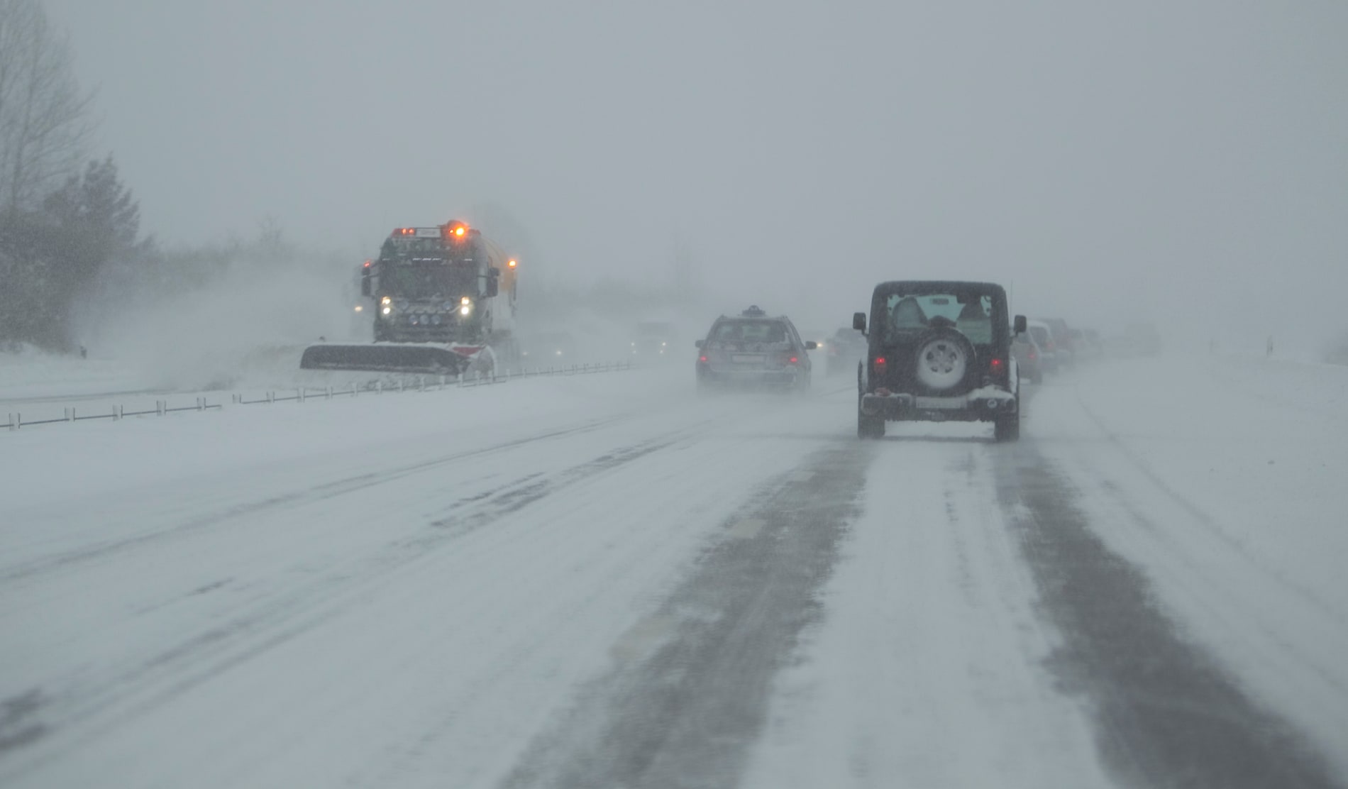 Bilister uppmanas köra försiktigt.