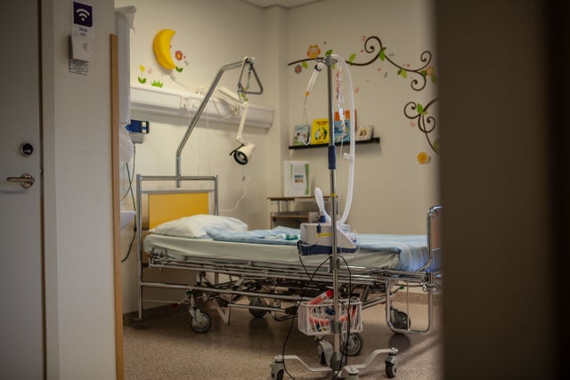 Fyra besked har lämnats om när barnavdelningen i Sollefteå ska stängas.