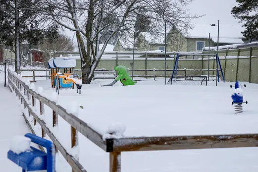 Rädda Barnen berättar att många av de över 50 barn som bor på återvändandecentret i Märsta påverkas negativt av att bevittna våldsamma situationer.