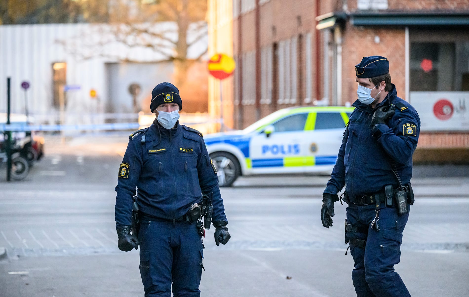 Polis har upprättat avspärrningar på den misstänkta brottsplatsen.