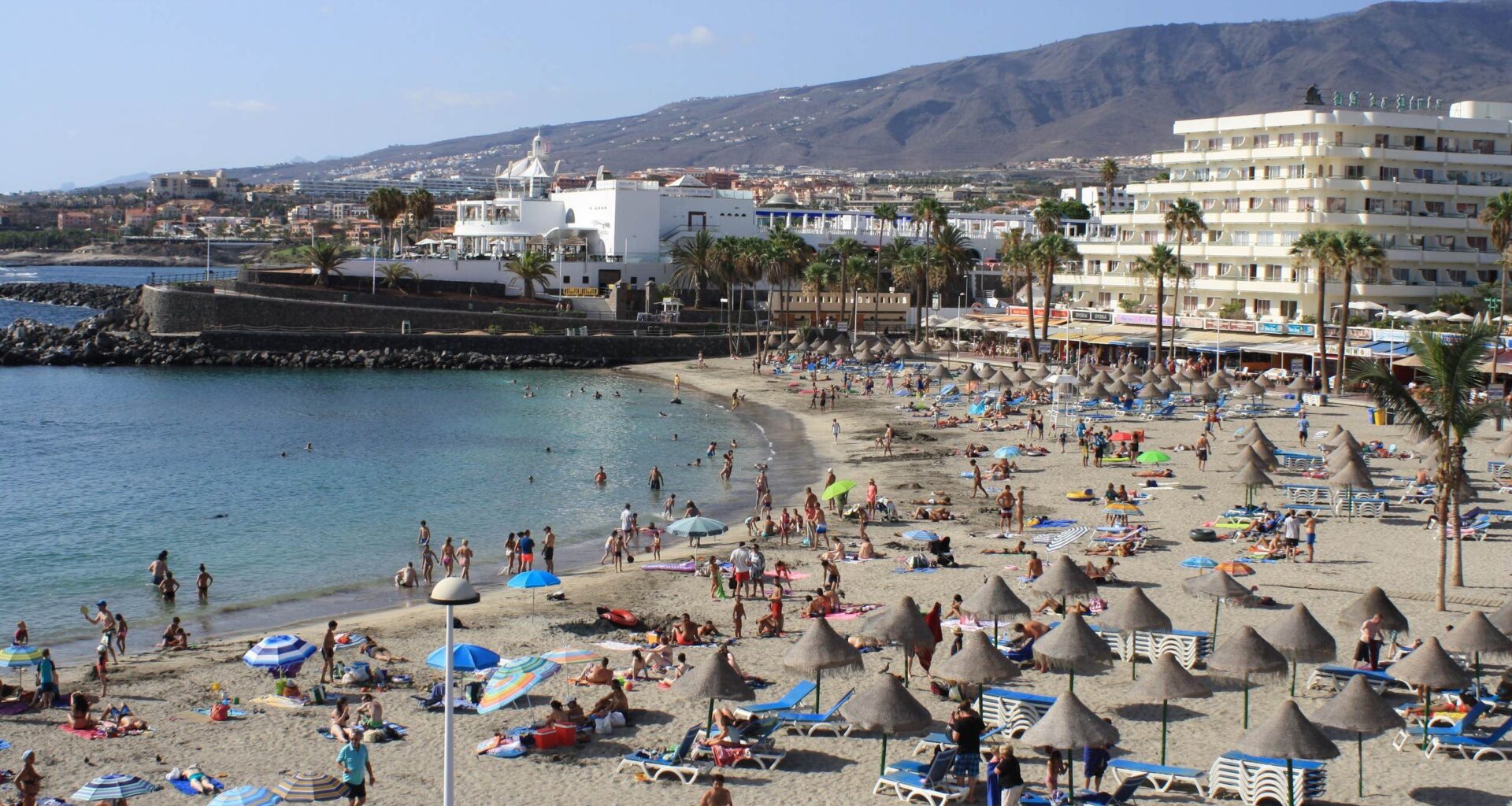 Kvinna föll mot sin
död i turistparadis