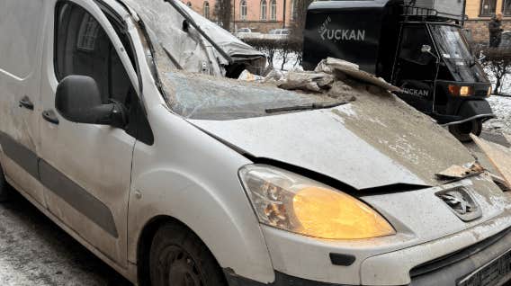 Container krossade bil i centrala Stockholm