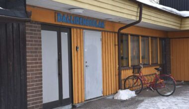 Föräldrar protesterar mot skolplacering: ”Inte vad vi såg framför oss när vi flyttade hit” - VF