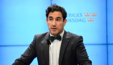 Socialdemokraterna borde styra ihop med Moderaterna