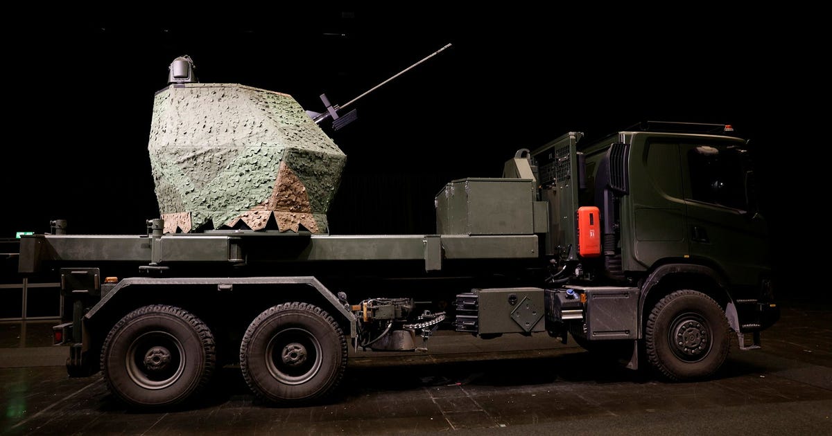 Sverige köper lastbilskanon mot drönare till Ukraina