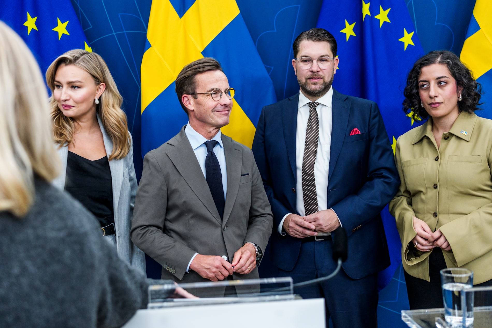 Det är flera omröstningar som gör att regeringen vill hålla riksdagen öppen under sommaren.