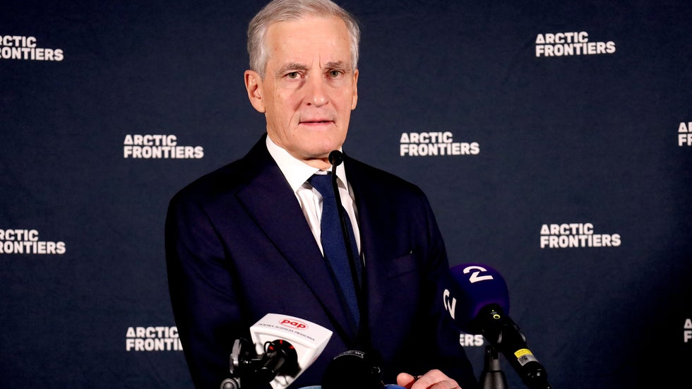 En varning till alla med höga positioner, säger Norges statsminister Jonas Gahr Støre om avslöjandena i de nya Epstein-dokumenten.