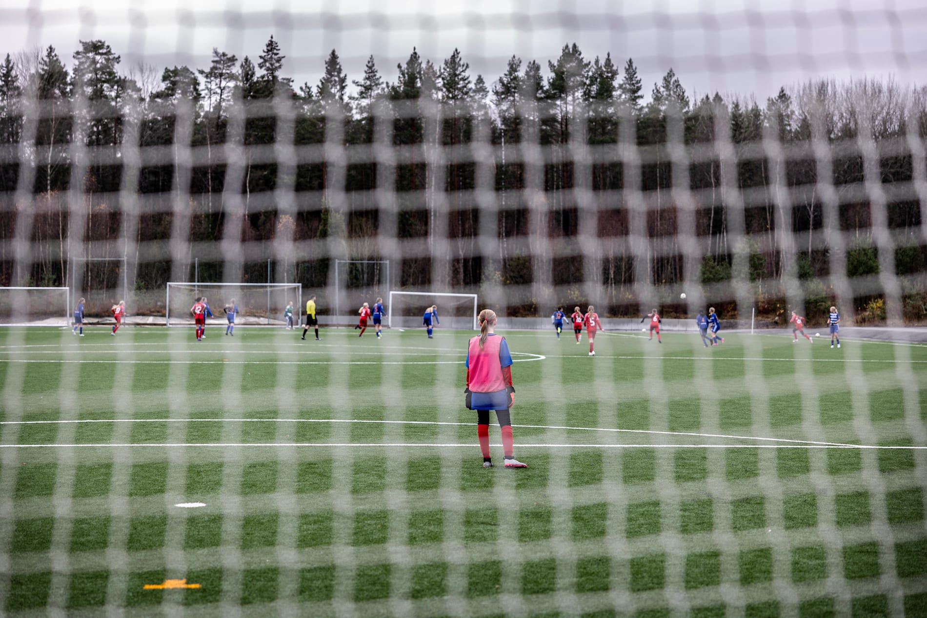 Matchbild från Svenska fotbollförbundets test av spelformer i november 2023.