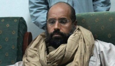 Gaddafis son dödad i sitt hem