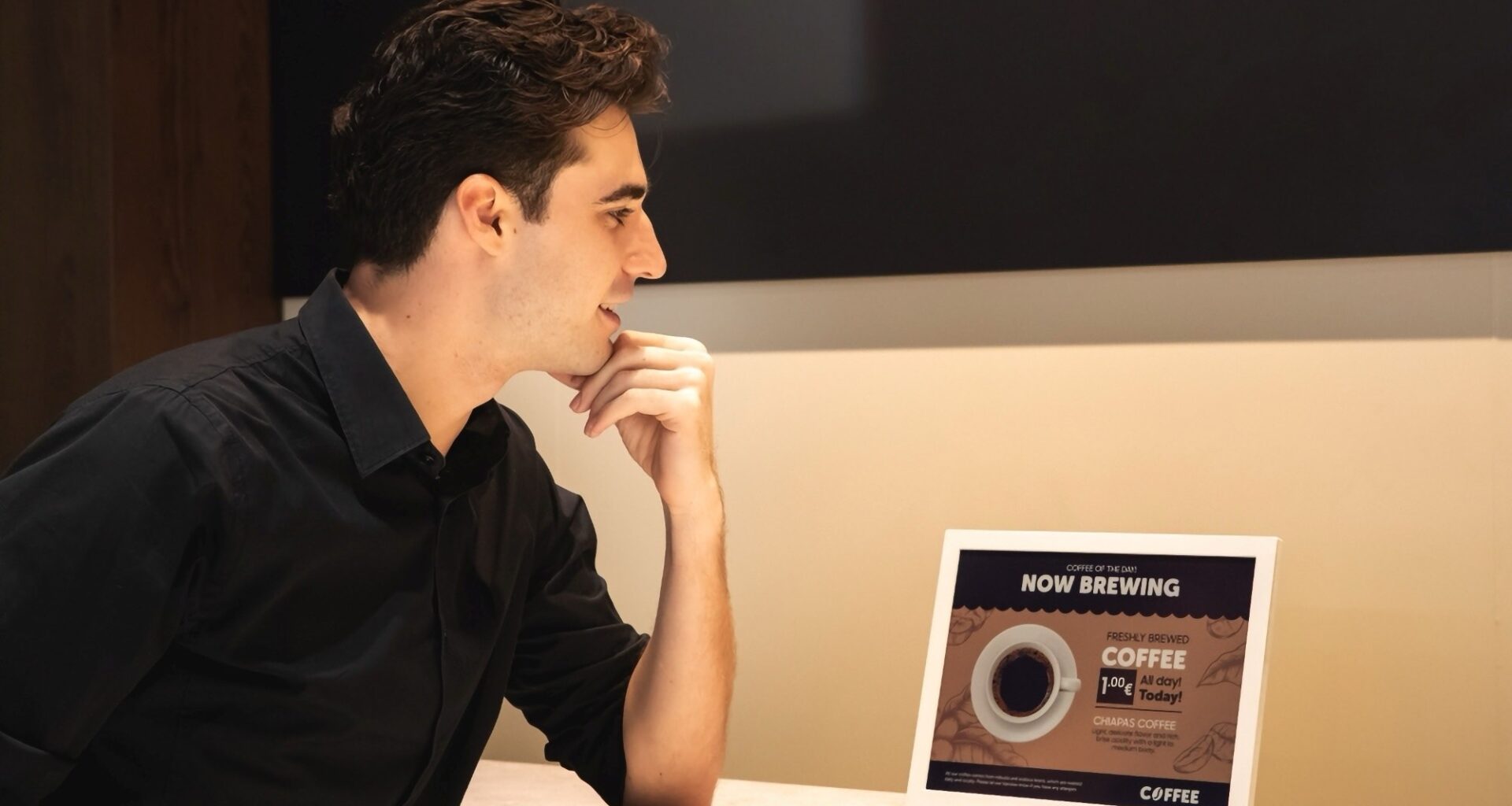 Samsungs nya e-pappersskärm är tillverkad med plankton. Drar noll watt i standby.