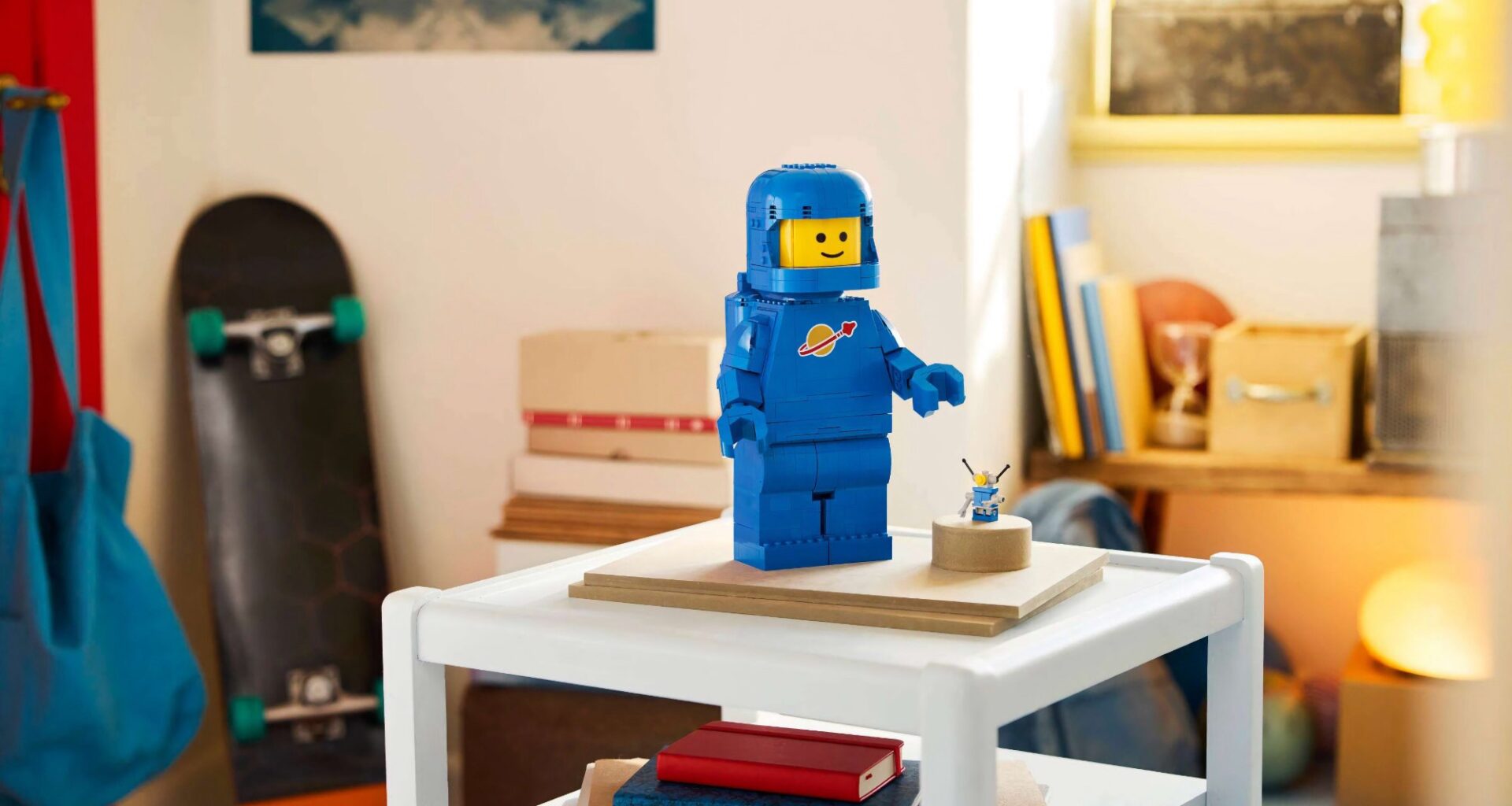 Lego släpper astronautbyggsats. Bygg ihop stor version av klassisk minifigur.