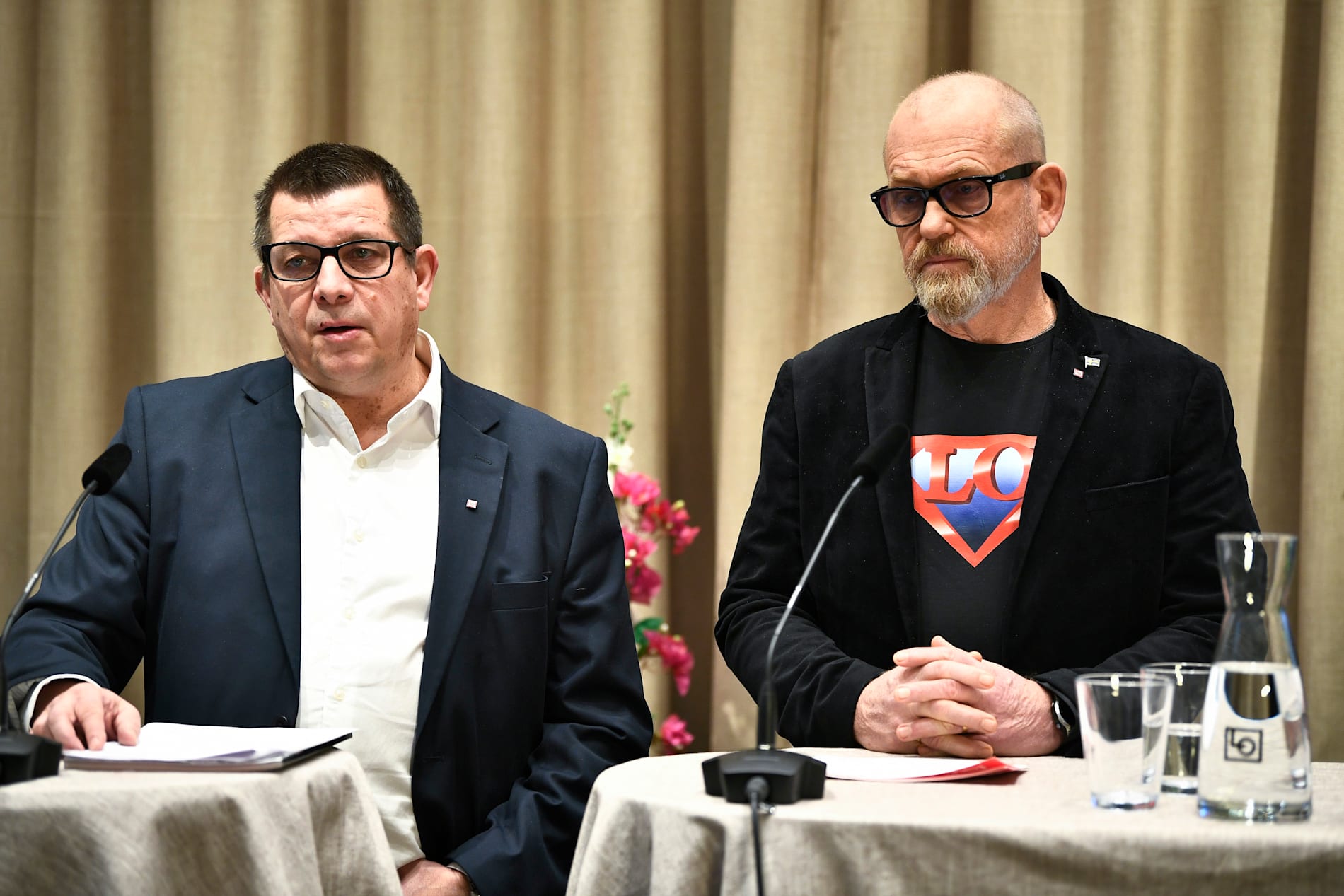 LO:s avtalssekreterare Veli-Pekka Säikkälä och LO:s ordförande Johan Lindholm vill förhandla med arbetsgivarna om sänkt veckoarbetstid för alla arbetare i Sverige.