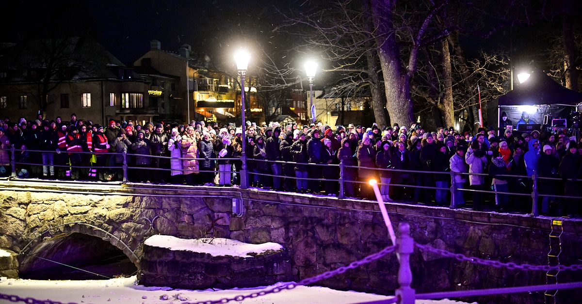 Starka känslor när offren efter masskjutningen på Campus Risbergska hedrades
