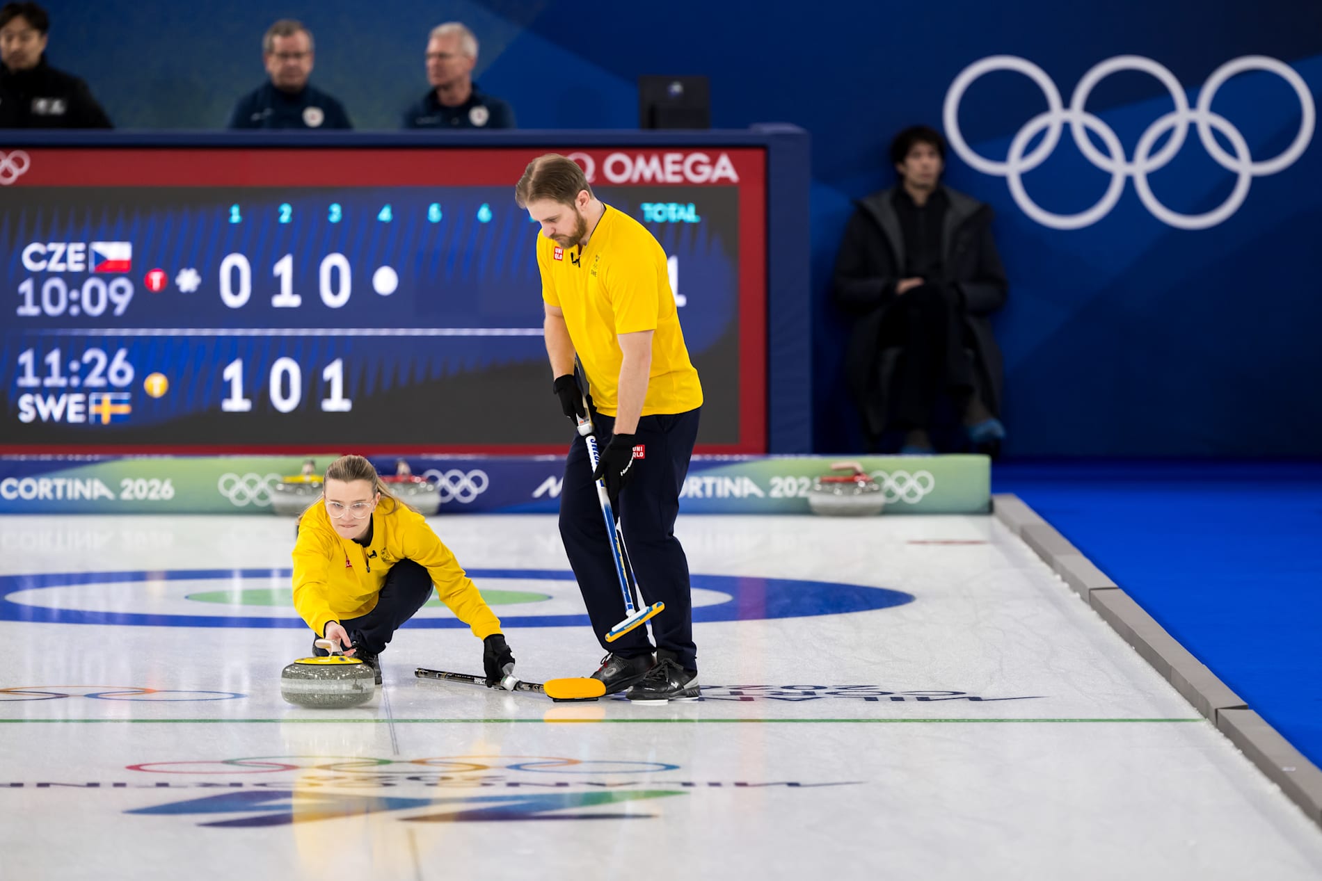 Isabella och Rasmus Wranå har vunnit sina två första matcher i mixed dubbel-turneringen i OS.