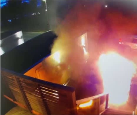 En av bränderna som anlades – enligt polisutredningen i syfte att påverka beslut kring barnen.