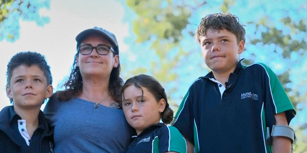 13-åring simmade i fyra timmar – räddade familjen