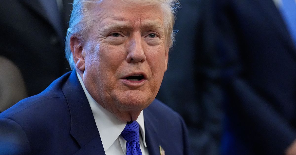 Trump: Stämmer Harvard på en miljard dollar