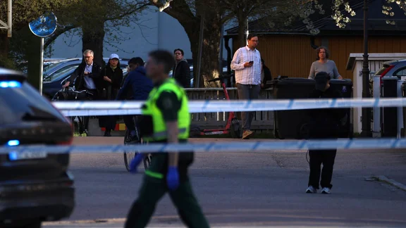 Nu väcks åtal mot flera som på olika sätt misstänks vara inblandade, en för att ha avlossat skotten.