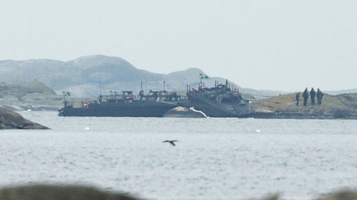 Dagen efter olyckan: Andra enheter från Amf 4 besöker platsen.