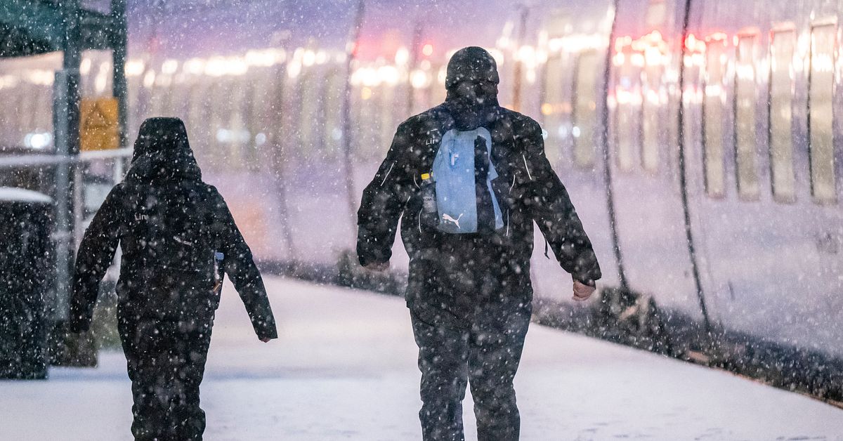 Inför vädervarning: Inställda tåg och skolskjuts