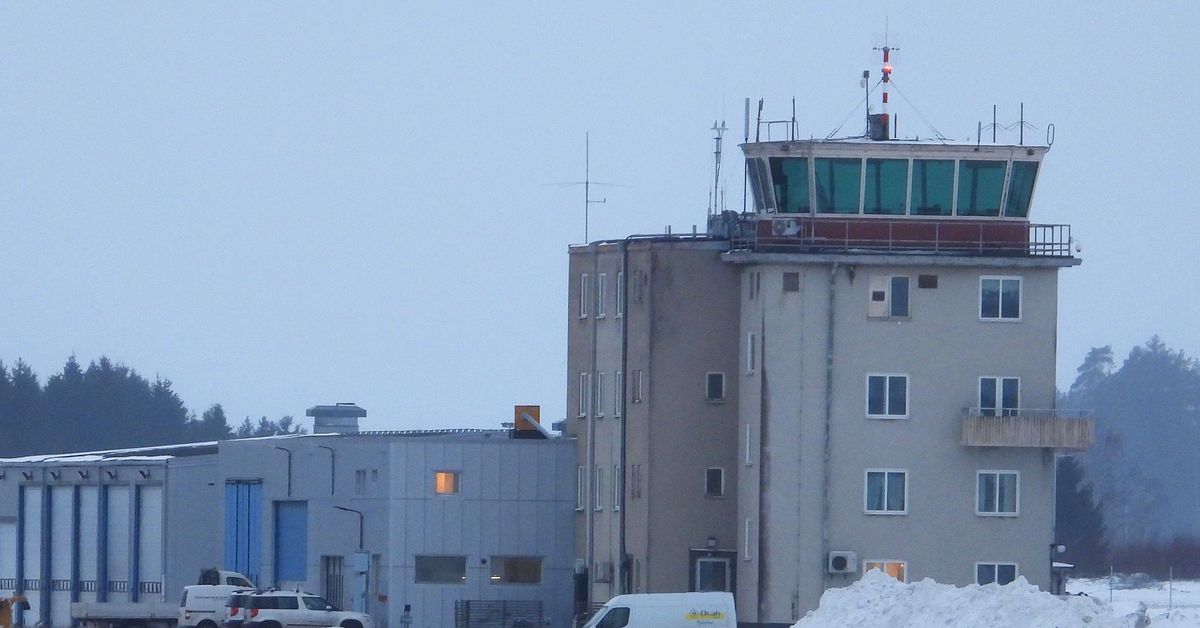 Asbest upptäckt i Skavstas flygtorn – flyg leds om