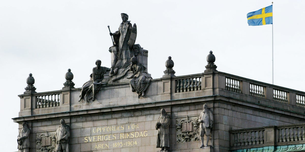 Moder Svea går på knäna – men fortsätter ge mer än hon har