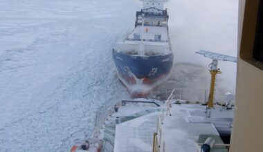 Isbrytarna kör för fullt – svårt isläge väntar