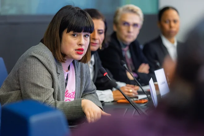 Prek finančnega mehanizma bi države zagotavljale dostop do zdravstvene oskrbe. FOTO: Črt Piksi