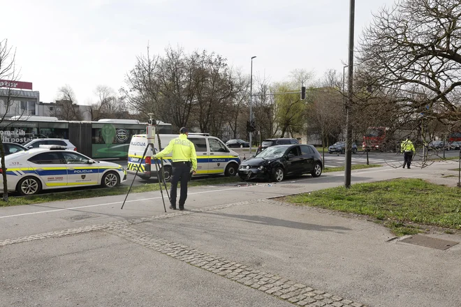 Prometna nesreča na Viču, kjer je voznik avtomobila do smrti povozil žensko na skiroju. Ljubljana, 12. marec 2026 FOTO: Leon Vidic/delo