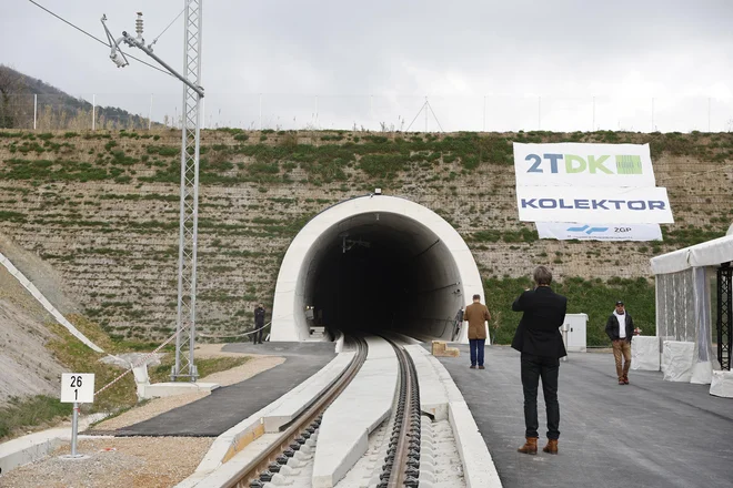 Na trasi, dolgi 27,1 km, je skoraj 20 km predorov. FOTO: Leon Vidic