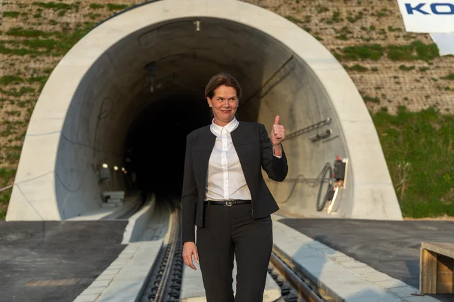 Po besedah ministrice Bratuškove gre za zgodovinski uspeh naše države. FOTO: Voranc Vogel