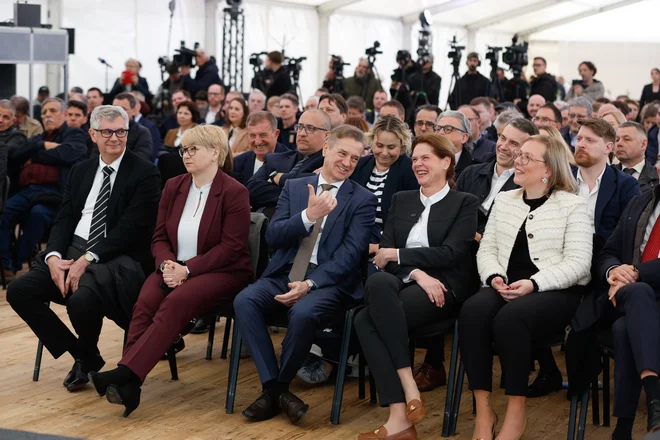 Na slovesnosti je bila poudarjena vloga slovenskega znanja in gradbene stroke. FOTO: Leon Vidic