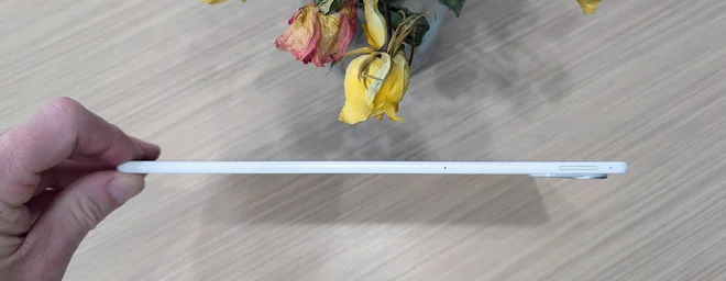 Matepad 12 X je lepo tanek.