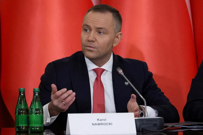 Poljski predsednik Karol Nawrocki pravi, da poljska suverenost in varnost ne smeta biti odvisni od tujih odločitev. FOTO: Kuba Stezycki/Reuters