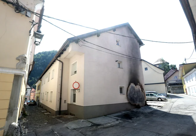Dva požara sta se zgodila pred skoraj šestimi leti na Samostanski ulici v Kamniku. Foto: Dejan Javornik