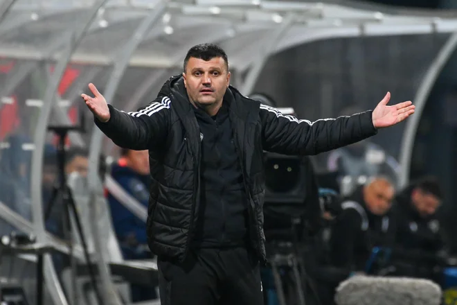 Mariborski trener Feđa Dudić ni našel formule za stretje Kidričanov. FOTO: Aleksander Golob