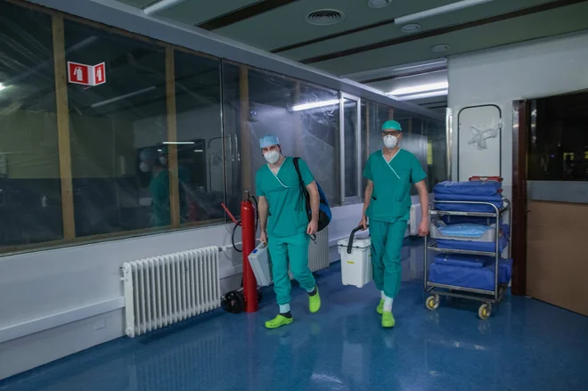 V obeh ekipah je sodelovalo več kot 50 strokovnjakov. FOTO: arhiv UKCL