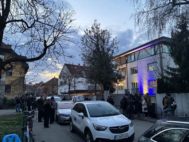 Vzdušje pred štabom SDS. FOTO: Alma Glumac