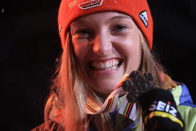 Nemka Katharina Schmid bo svoje smuči postavila v kot. FOTO: Borut Živulović/Reuters