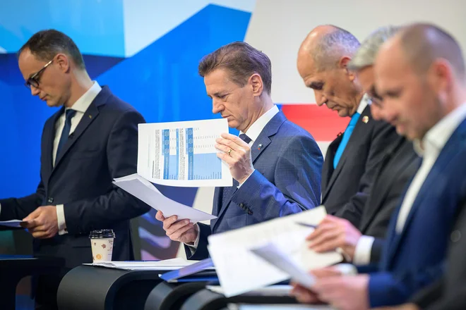 Mlada generacija je, kot kaže, veliko bolj sledila volilnim programom strank, kot močno polariziranemu medsebojnemu obtoževanju največjih dveh strank. FOTO: Jure Makovec/AFP