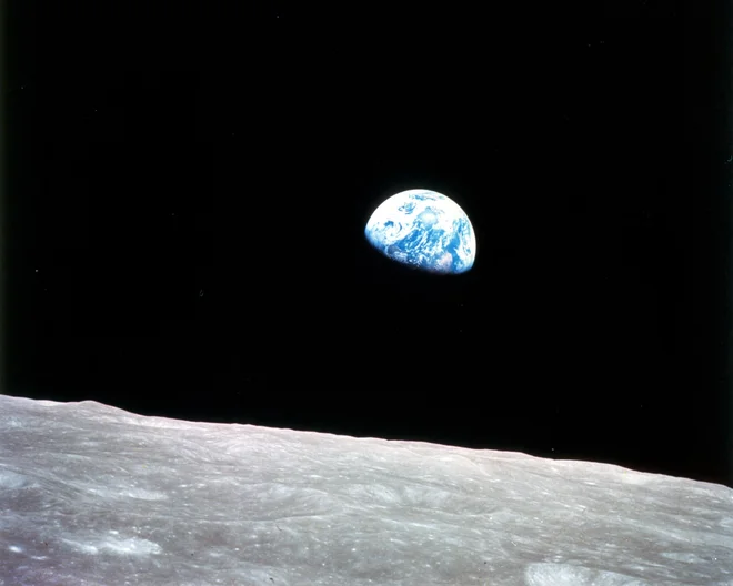William A. Anders je sprožil sprožilec na fotoaparatu in ujel še danes navdihujoč portret Zemlje. FOTO: Nasa/AFP